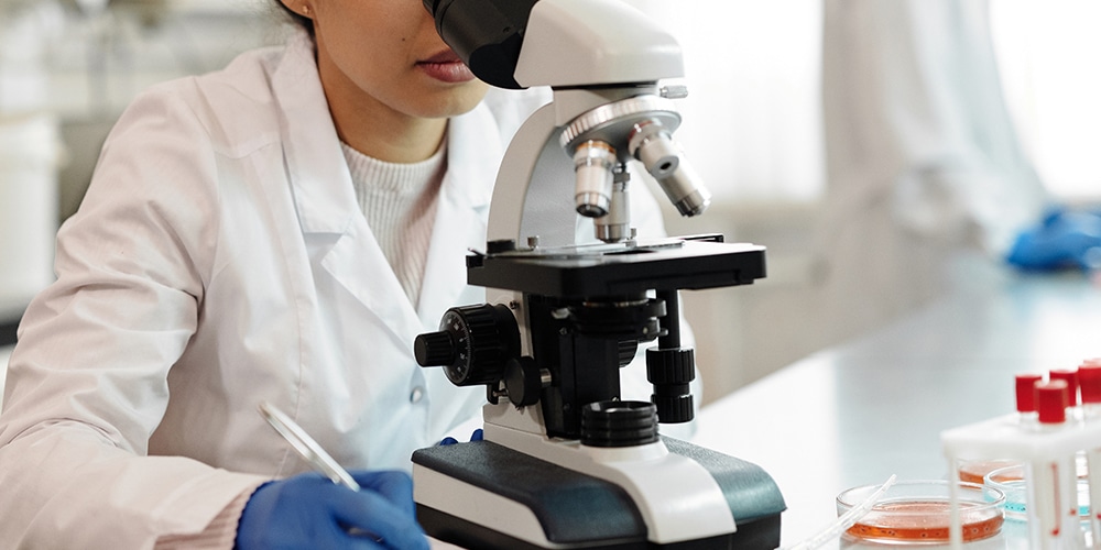 analyzing the hair sample through microscope