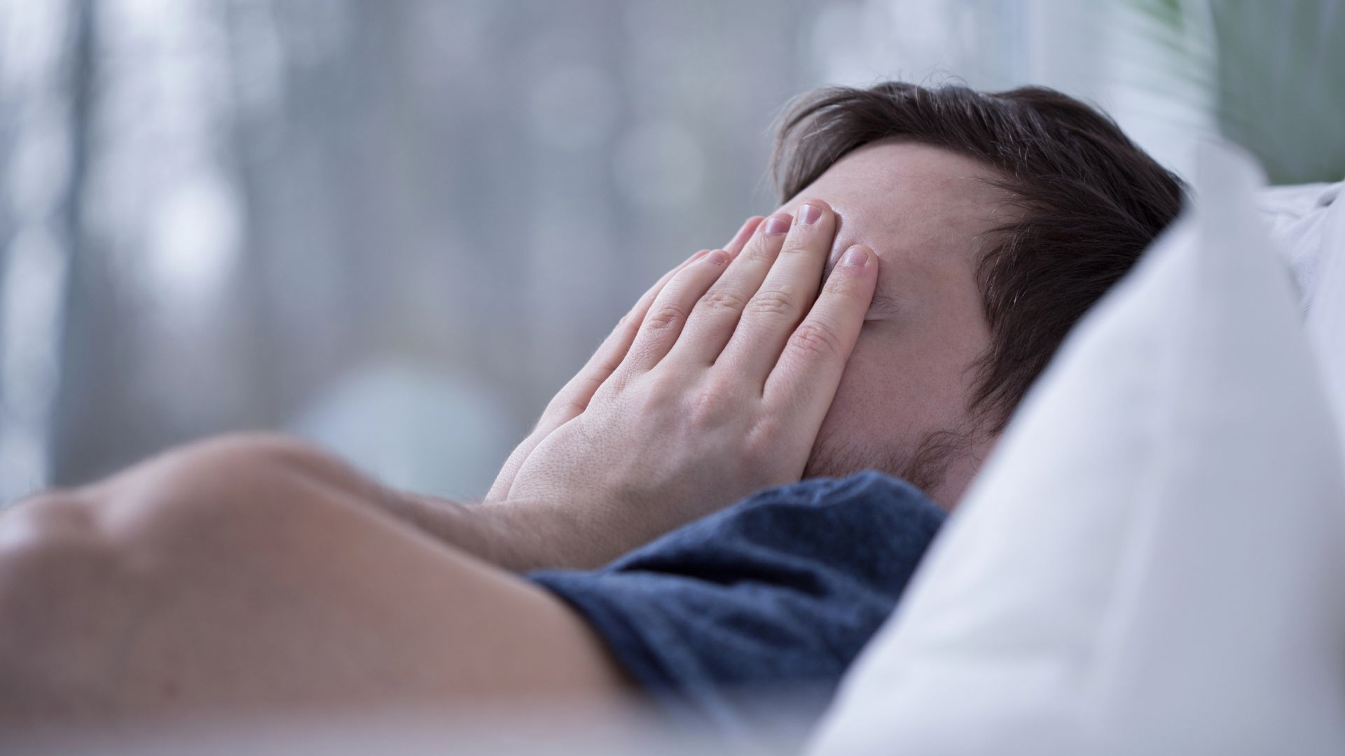 Man that cannot fall asleep